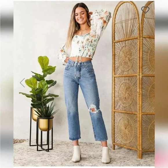 Levi's 501 Original High Rise Premium cropped straight leg Jean - Picture 1 of 11